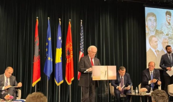 “Kur heshtja flet”, promovohet në Tiranë libri mbi historinë e Kosovës