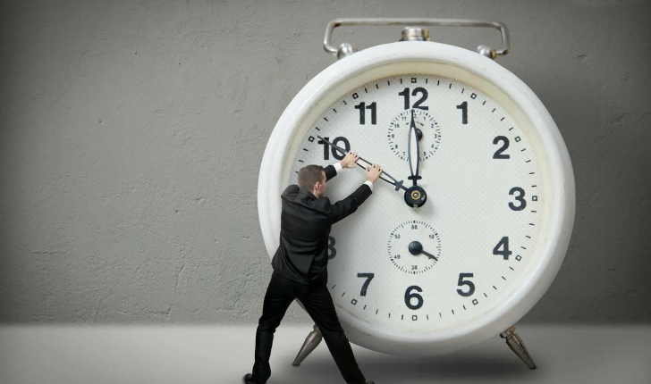 Të dielën ndryshon ora, akrepat lëvizin 60 minuta përpara