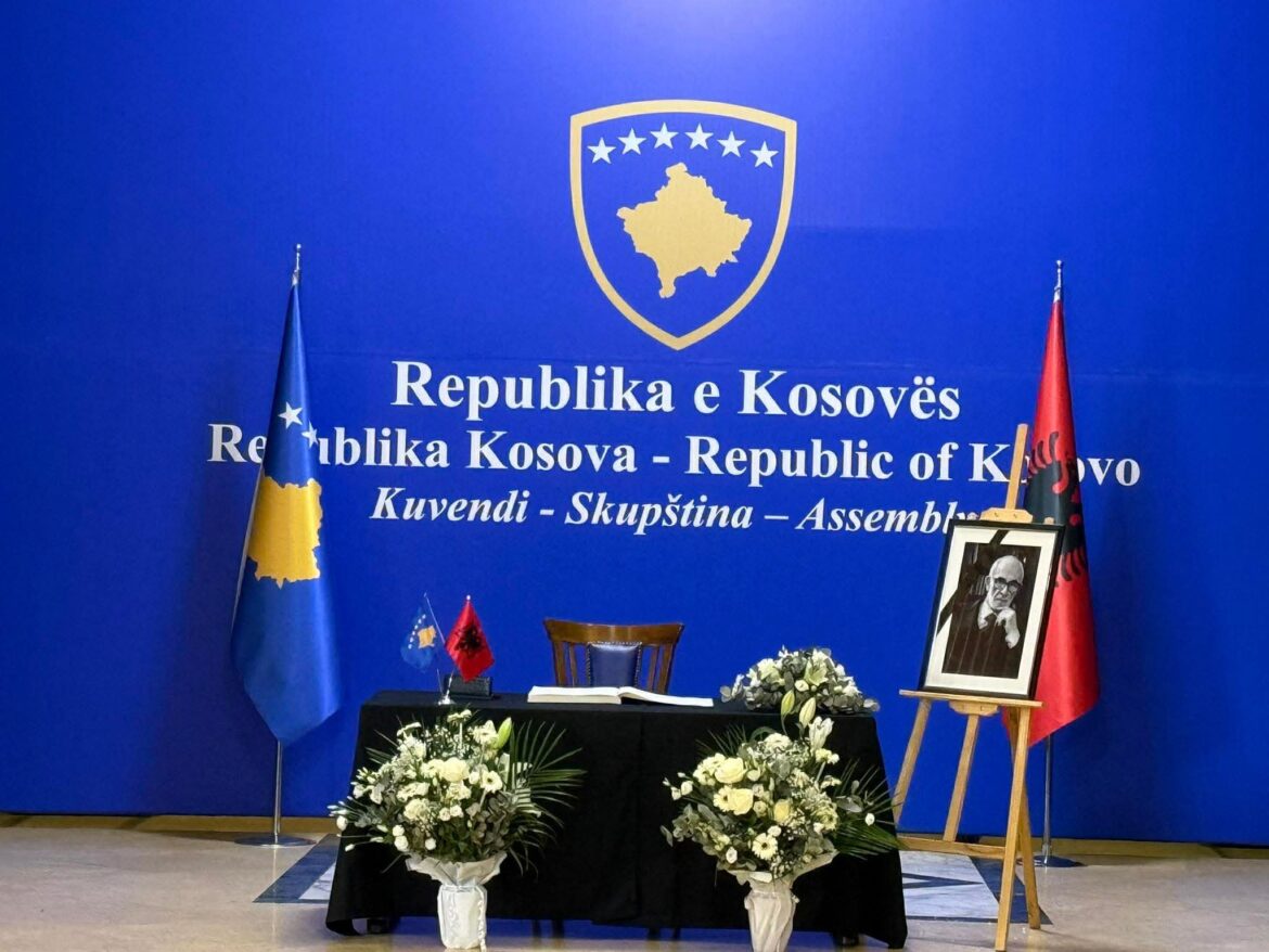 Kosova në zi për vdekjen e Qosjes