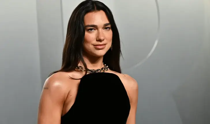 Dua Lipa padit Samsungin për përdorim të paautorizuar të imazhit të saj